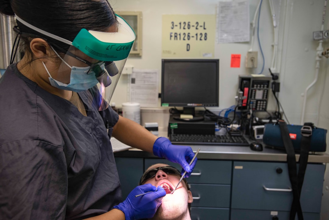 Composite Bonding vs Porcelain Veneers: Which Fixes a Chipped Front Tooth